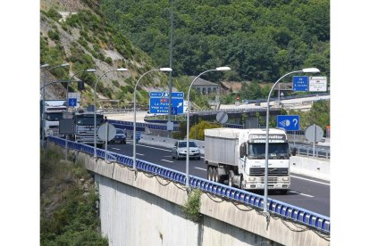 Tramo de la A-6, la vía de alta capacidad con más kilómetros en León. L. DE LA MATA