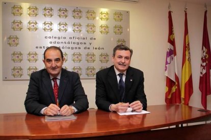 El presidente del Colegio de Dentistas, José Sevilla y el vicepresidente, Francisco José Lorente.