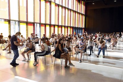 Personas vacunadas en el Palacio de Congresos, en una imagen del pasado mes de julio. MARCIANO PÉREZ