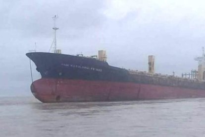 Barco fantasma aparecido en las costas de Birmania.