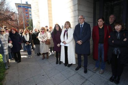 Minuto de silencio en el Consejo Comarcal. L. DE LA MATA