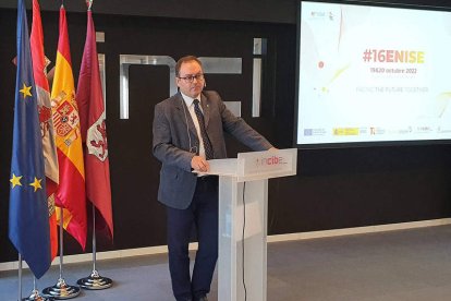 El director del Incibe, Félix Barrio, en la presentación del encuentro que se celebra en León. DL