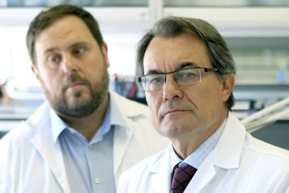 Oriol Junqueras y Artur Mas, durante una visita que realizaron ayer a una empresa.