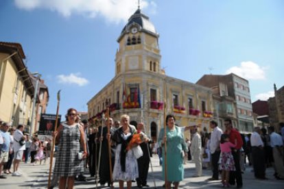 Las cofradías abrieron la ofrenda floral