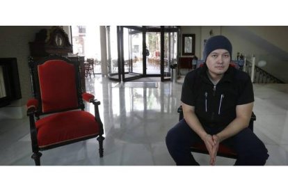 Cedric Thiem, el hermano de Denise, ayer en un hotel de Astorga