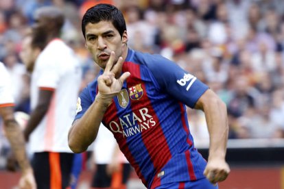 El Barcelona se asegura hasta 2021 la presencia de Luis Suárez en el equipo. JUAN CARLOS CÁRDENASD