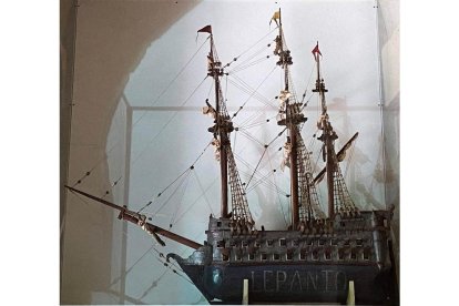 Maqueta de buque del siglo XVI donada a la iglesia del Mercado por un veterano de Lepanto. RAMIRO