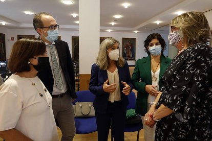 Albert Lecube, impulsor de la Alianza de Ciudades contra la Obesidad, la presidenta de la Seen, Irene Bretón, María Ballesteros y Argelia Cabado. MARICANO PÉREZ