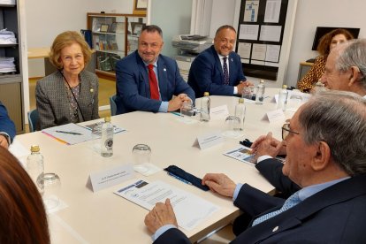 La reina emérita, junto a Eduardo Morán y Álvarez Courel en Ponferrada. L. DE LA MATA