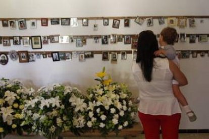 Las fotografías de los fieles recorren todas las décadas desde el siglo pasado.