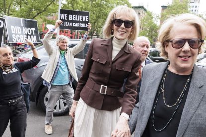 Jean Carroll, a su llegada ayer a la sede del tribunal. JUSTIN LANE