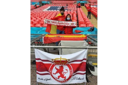 La bandera de la Cultural y Deportiva Leonesa ondeaba en la primera semifinal del torneo. TWITTER