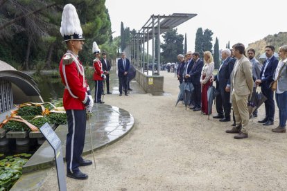 Los cargos catalanes, en el homenaje a Companys en el Fossar de la Pedrera, en Montjuïc. TONI ALBIR