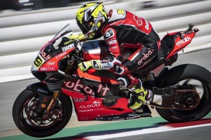 Álvaro Bautista sobre su Ducati Panigale V4, con la que ganó las 11 primeras carreras del Mundial de Superbikes.