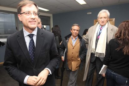 El director general de Patrimonio, Enrique Saiz, el gerente de Las Médulas, Jesús Courel y Luis del Olmo, ayer en el campus.