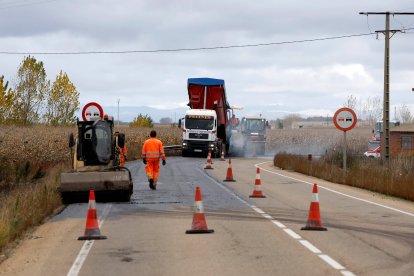 Fotografía de archivo las obras conservación de una carretera leonesa. MARCIANO PÉREZ