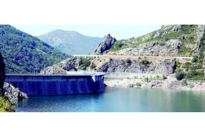 El embalse de Riaño ha perdido casi 20 hectómetros cúbicos en la última semana. Marciano Pérez