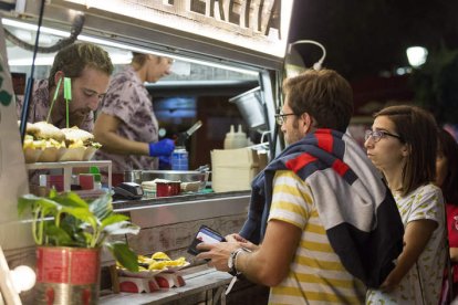 Los food trucks aparcarán para ofrecer su especialidades. fernando otero