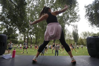 Deporte en el parque de La Candamia, zumba.