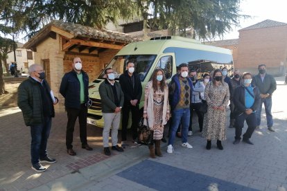 Presentación del bono rural de transporte a la demanda que se ha llevado a cabo hoy en las zonas de Valencia de Don Juan y de Sahagún. JCYL