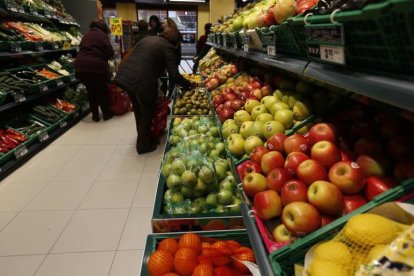 Puestos de verduras y frutas en un establecimiento de la provincia.