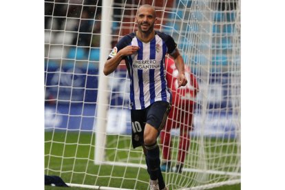 Yuri firmó en Vallecas su partido 600 como profesional. L. DE LA MATA