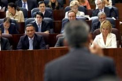 Esperanza Aguirre, durante la intervención de Rafael Simancas