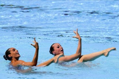 Ona Carbonell y Paula Ramírez, en un momento de su actuación