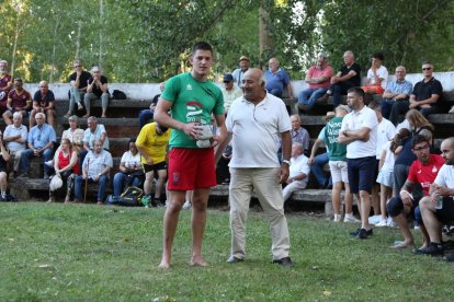 El luchador Jorge Iglesias durante un corro de lucha leonesa. DL