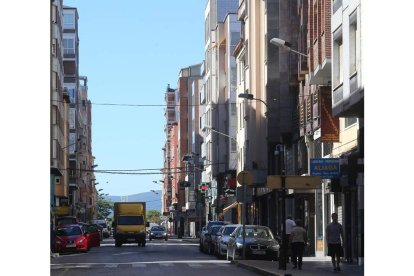 Imagen reciente de la calle Gómez Núñez. L. DE LA MATA