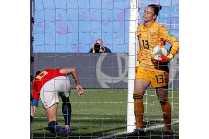 La guardameta española no pudo evitar el gol alemán. J. CÁRDENAS