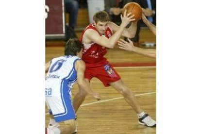 Alex Urtasun, en la foto cuando jugó en León, retorna mañana con Lleida