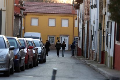 La calle de la localidad de Mozóndiga donde ayer sucedieron los hechos.