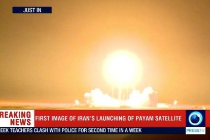 El satélite Payam es lanzado en Irán como se percibe en esta imagen tomada de Reuters TV.