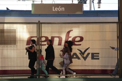 El retraso en la llegada de los trenes a León oscila entre los 10 y 15 minutos. SECUNDINO PÉREZ