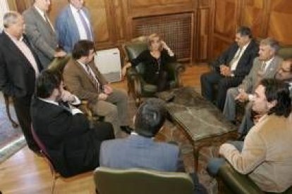 La presidenta y varios de sus diputados se reunieron ayer con una amplia representación del CEL