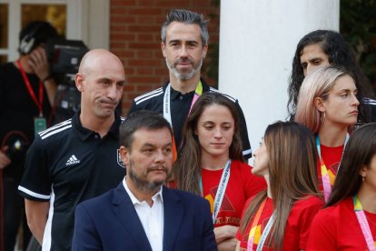 El entrenador de la selección femenina de fútbol Jorge Vilda (2i) junto al presidente de Real Federación Española de Fútbol (RFEF), Luis Rubiales. JUAN CARLOS HIDALGO