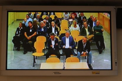 Vista de un monitor de la sala de prensa de la Audiencia Nacional donde las fiscales emiten hoy su informe en el caso Gürtel.