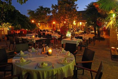 El baile de esta Zíngara comenzó en 2008, una década que acaba de festejarse con una celebración digna de los buenos años de la música de los 80 y 90. El local preparó la terraza, con una cena y con la música del dj Arturo Amez. Los asistentes rememoraron