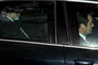 José Bono llega a primera hora de la mañana en coche oficial a la sede de su ministerio