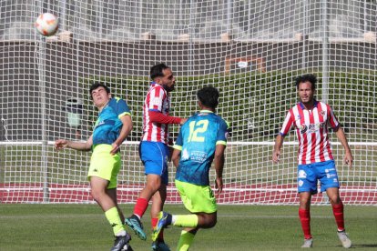 El Atlético Bembibre se adelantó pero acabó perdiendo. ANA F. BARREDO