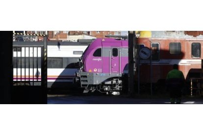 La superlocomotora 256, en la estación de León. RAMIRO