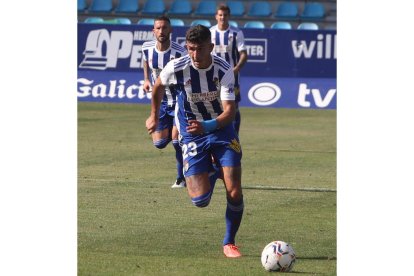 Saúl cumplió su centésimo partido con la primera plantilla de la Deportiva ante la UD Almería. LDLM