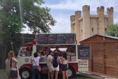 Un food truck en la pasada edición del Castle Food de Valencia de Don Juan. DL