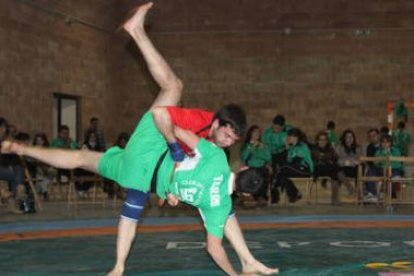 Gasi sumó sus victorias a la primera de los leones en el inicio de la liga de lucha.