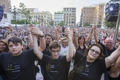 La concentración número 105 y última en demanda de la verdad sobre el accidente, ayer, en Valencia.