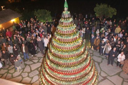 Árbol con botellas de espumoso, en la última fiesta del Xamprada las Navidades pasadas.