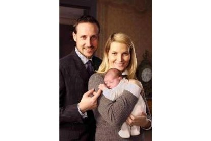 Mette-Marit y Haakon, con su primer hijo en común