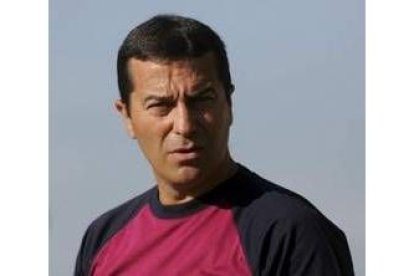 El entrenador de la Cultural Leonesa Miguel Ángel Álvarez Tomé, durante el entrenamiento de ayer