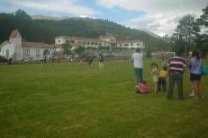 El campo de fútbol de Villamañín acogerá el campeonato en la modalidad de ocho jugadores